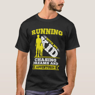 Mara läuft mit meinen hinterhältigen Träumen und A T-Shirt