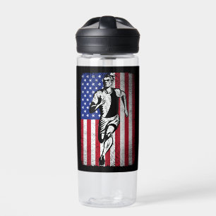 Marathonläufer und Jogger unter amerikanischer Fla Trinkflasche