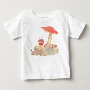 Märchenlesung: Mädchen mit Hasenohren unter rotem  Baby T-shirt
