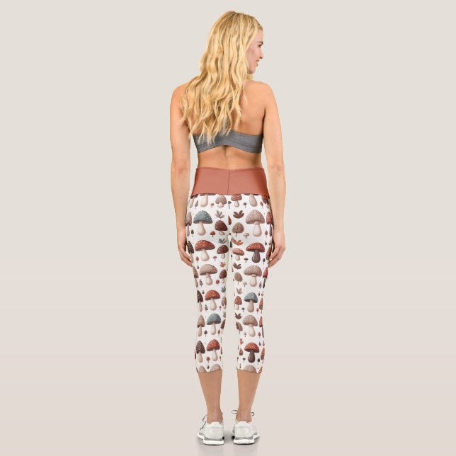Marching Mushrooms Capri Leggings (Rückseite)