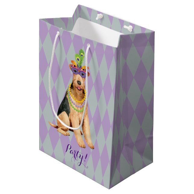 Mardi Gras Airedale Mittlere Geschenktüte (Vorderseite Schrägansicht)