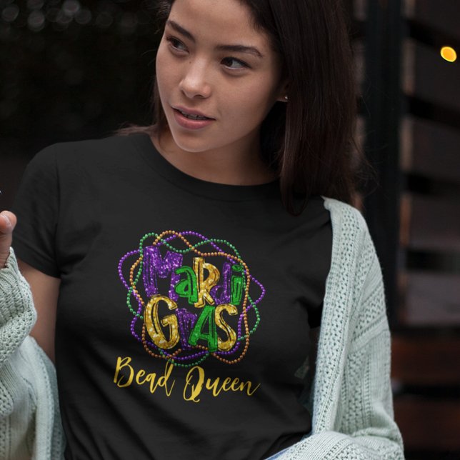 Mardi Gras Bead Queen Benutzerdefinierter Text T-Shirt (Colorful Mardi Gras t-shirt with custom text. )