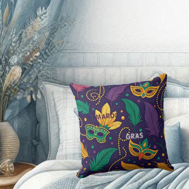 Mardi Gras Masken Feather Beads Gold Lila Green Kissen (Mardi Gras Masks Feather Beads Gold Purple Green Throw Pillow)