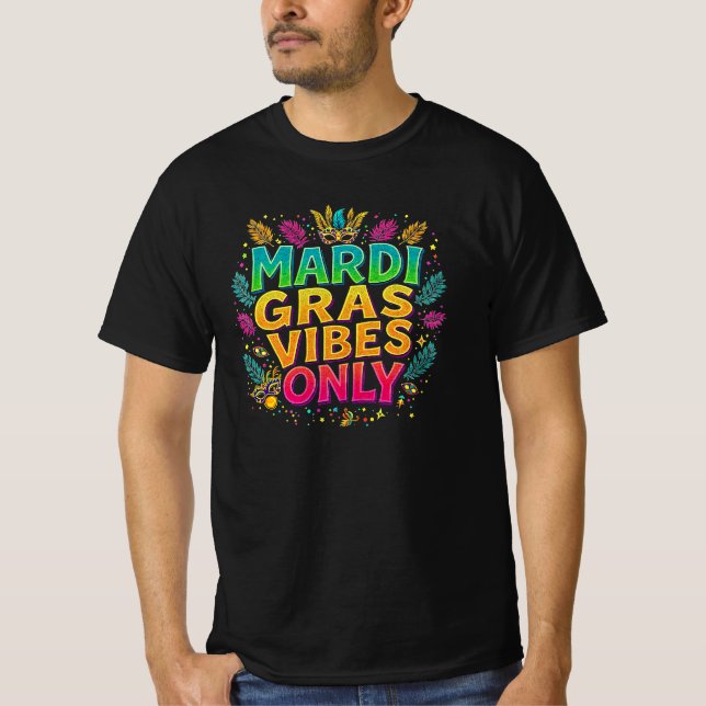 Mardi Gras Vibes nur farbenfrohe Typografie T-Shirt (Vorderseite)