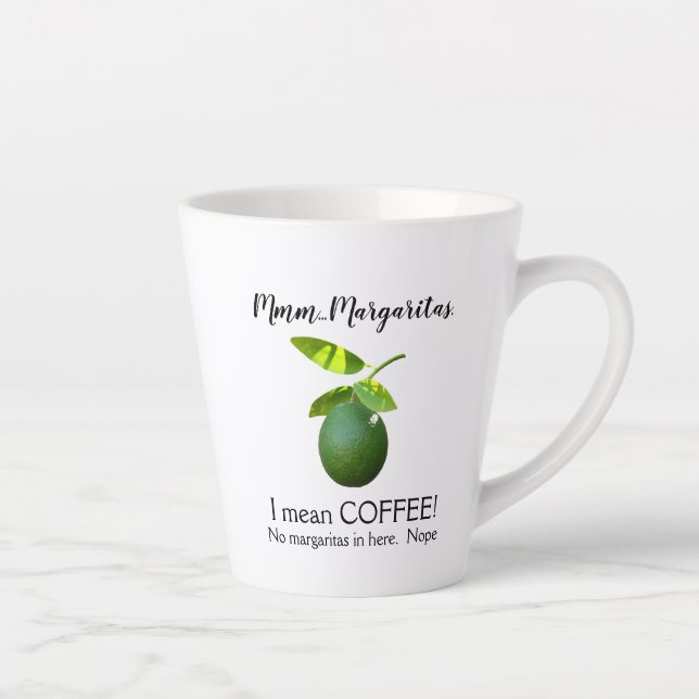 Margarita in Ihrem Cup Milchtasse (Rechts)