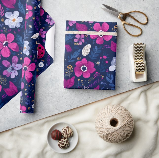Marienkäfer Blumenmuster Geschenkpapier (Kunsthandwerk)