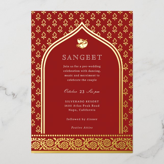 Marigold Blume Indian Floral Sangeet Gold Folieneinladung (Vorderseite)