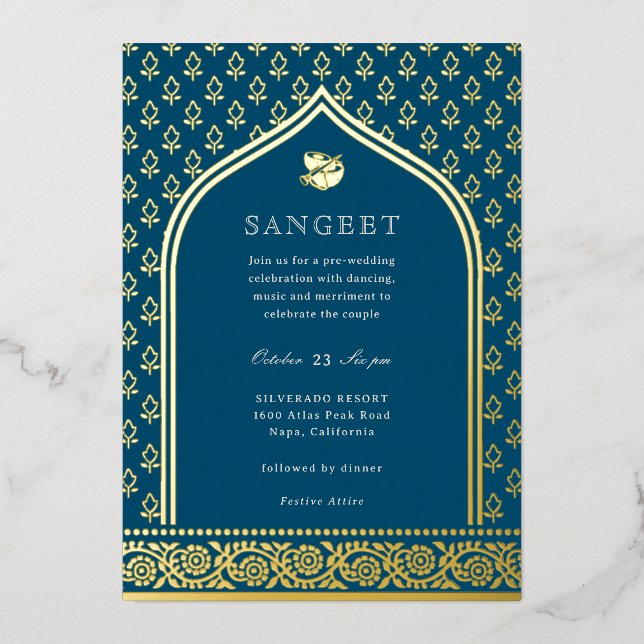 Marigold Blume Indian Floral Sangeet Gold Folieneinladung (Vorderseite)