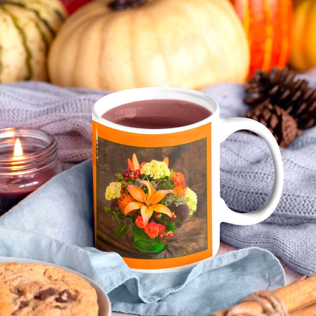 Marigolds, Hydrangea, Lilies Autumn Floral Tasse (Enjoy your favorite Autumn beverage in this Autumn Floral mug.  )