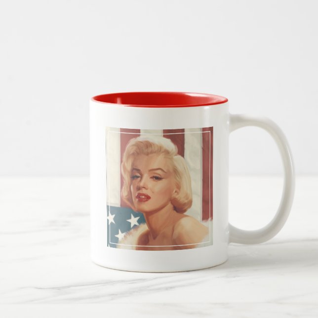 Marilyn-Flagge Zweifarbige Tasse (Rechts)