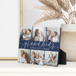 Marine | Großkinder machen Life Grand Foto Collage Fotoplatte<br><div class="desc">Mit dieser schönen Collage aus Foto kreieren Sie ein Geschenk für eine geliebte Oma oder Großvater. "Großkinder machen das Leben großartig" erscheint in der Mitte in weißen Kalligraphie Schriftzeichen auf marineblau Hintergrund. Mit 6 Fotos ihrer Enkel individuell gestalten.</div>