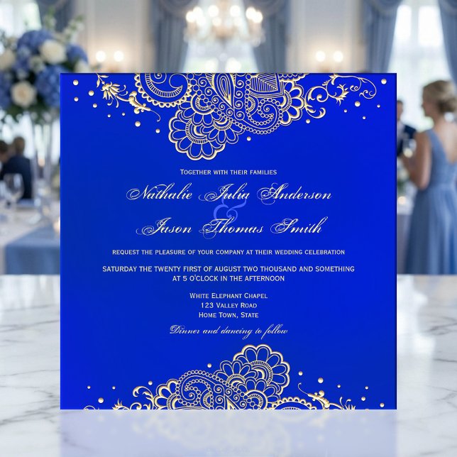 Marine und Royal Blue Henna Lace Hochzeit Einladun Einladung (Elegant navy and royal blue wedding invitation featuring a gold styled henna inspired design)