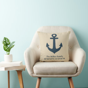 Marineblau mit Familienname und Koordinaten Kissen