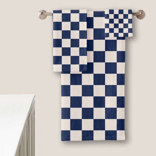 Marineblau und Creme-Prüfmuster Badhandtuch Set (Navy Blue and Cream Checkered Pattern Bath Towel Set in situ)