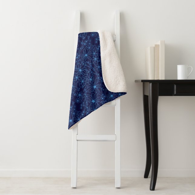 Marineblaue Blumenästhetik Sherpadecke (Beispiel)