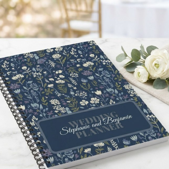 Marineblaue Boho-Botanische Hochzeit Notizbuch (Floral wedding planner for the bride to be to track her engagement planning tasks.)