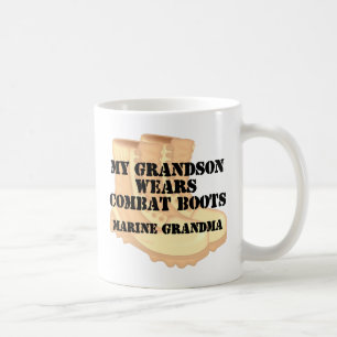 Marinegroßmutter-Enkel trägt DCB Tasse