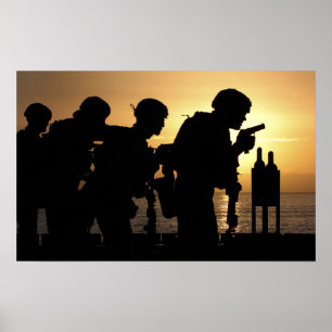 Marines feuern 9mm Handfeuerwaffen Poster