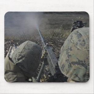 Marines feuern ein Maschinengewehr vom Typ M2 50 Mousepad