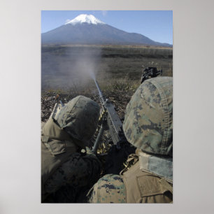 Marines feuern ein Maschinengewehr vom Typ M2 50 Poster