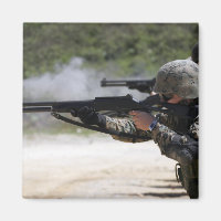 Marines feuern Schusswaffen