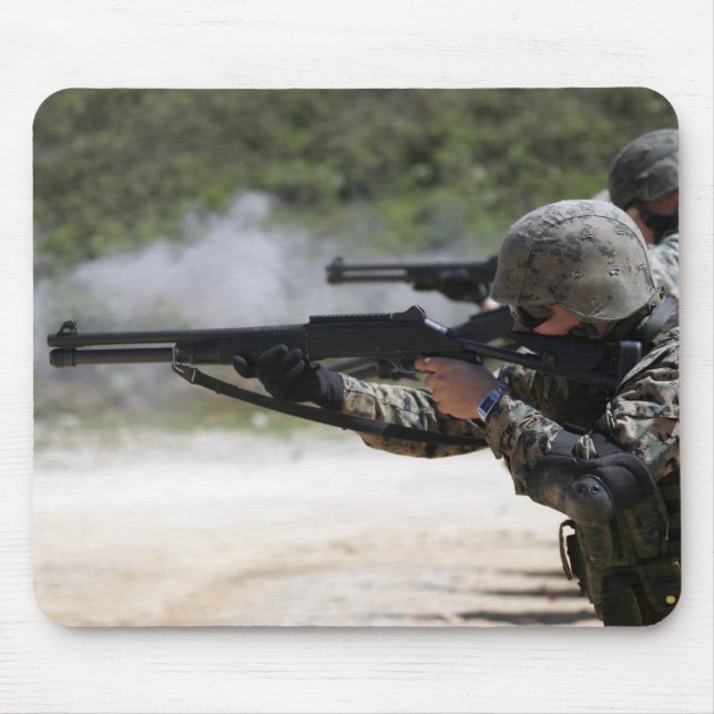 Marines feuern Schusswaffen Mousepad (Vorne)