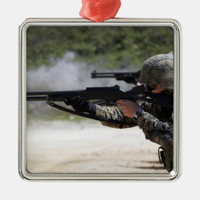 Marines feuern Schusswaffen Silbernes Ornament (Vorne)