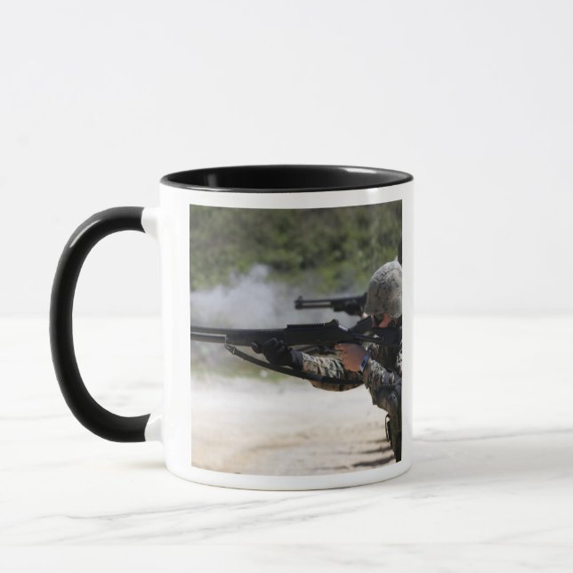 Marines feuern Schusswaffen Tasse (Links)