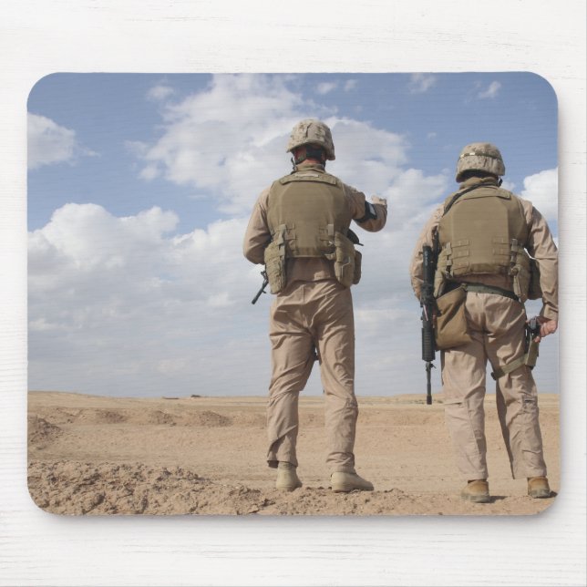Marines scannen den Horizont für aufständische Akt Mousepad (Vorne)