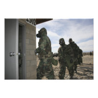 Marines und Seeleute legen sich in die Gaskammer e