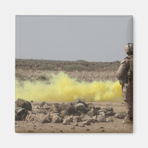 Marinesoldaten stellen Sicherheit zur Verfügung Magnet