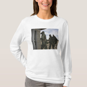 Marinesoldaten und Seeleute archivieren in die T-Shirt