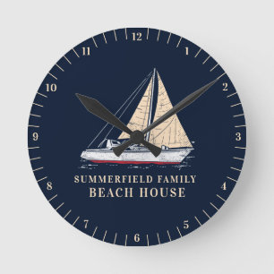 Maritimes Familienstrandhaus-Dekor zum Anpassen Runde Wanduhr