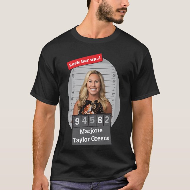 Marjorie Taylor Greene 🤣 Funny Mugshot Novel T-Shirt (Vorderseite)