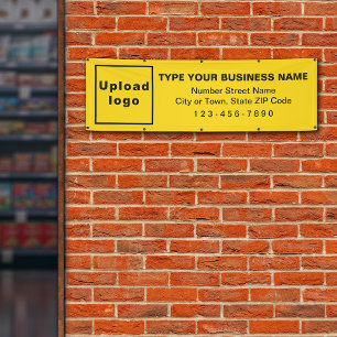 Markenbezeichnung auf gelbem Banner