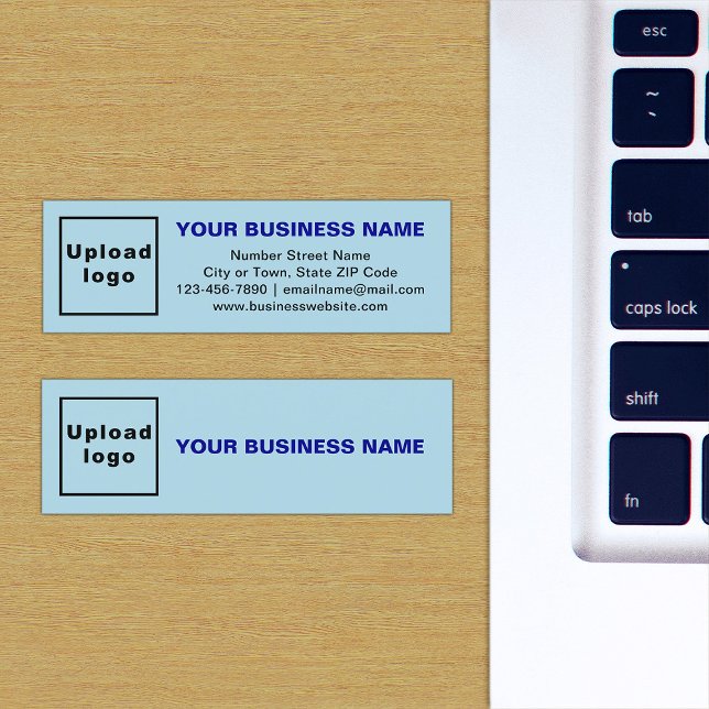 Markenbezeichnung für die helle blaue Karte in Min (The front and back of the light blue mini business card with your brand)