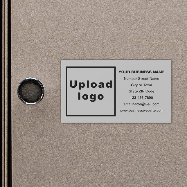 Markenbezeichnung für graue Magnetkarte (Your business brand on small gray rectangle magnetic card.)