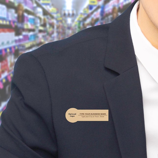 Markenbezeichnung für hellbraunes Abzeichen Namensschild (Build brand name awareness. Your business brand on light brown badge shape name tag.)