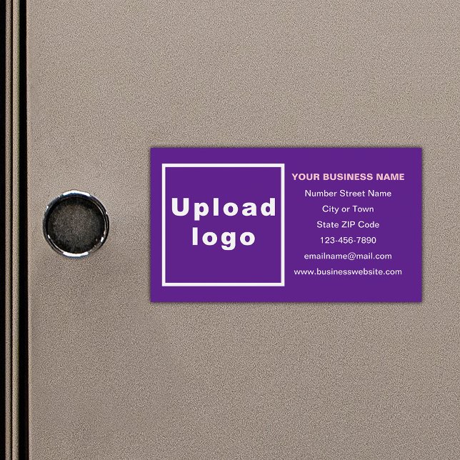 Markenbezeichnung für Lila Magnetkarte (Your business brand on small purple rectangle magnetic card.)