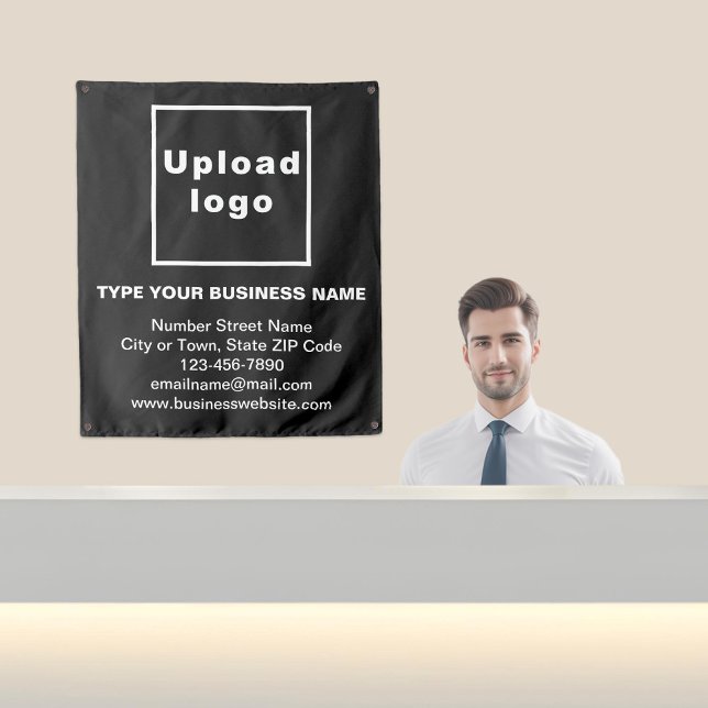 Markenbezeichnungen auf schwarzen Tapisserien Wandteppich (Business brand on black tapestry in reception.)