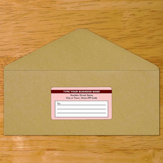 Markenname auf hellrotem Versandlabel hervorgehobe (Light red shipping label with your highlighted brand on envelope)