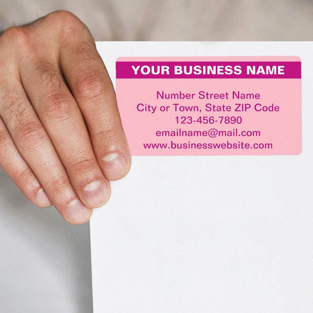 Markierter Firmenname auf der rosa Versandmarke (Pink shipping label with your highlighted business name)