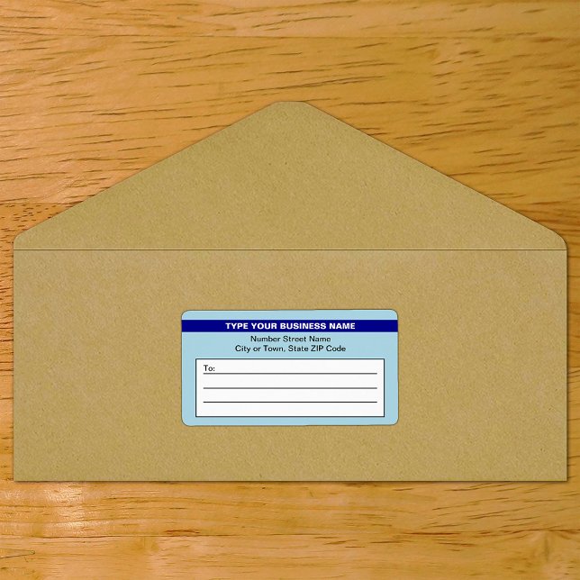 Markierter Markenname bei hellblauer Auslieferung (Light blue shipping label with your highlighted brand on envelope)