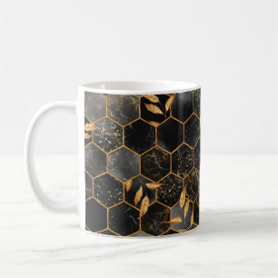Marmor-Hexagon nahtlose Textur mit goldenen Blätte Kaffeetasse