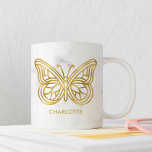 Marmor und geometrischer Schmetterling Personalisi Kaffeetasse<br><div class="desc">Moderner und trendiger weißer Marmor und bedruckter Goldfolie geometrischer Schmetterling personalisiert Design. Perfekt als Gastgeschenke für Quinceaneras,  16 . Geburtstag Geburtstagspartys,  Brautparty,  Junggeselinnen-Abschiede,  Graduiertenfeiern,  Geburtstagspartys und vieles mehr!</div>