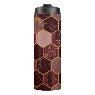 Marmorhexagon nahtlose Textur mit Gold Thermosbecher