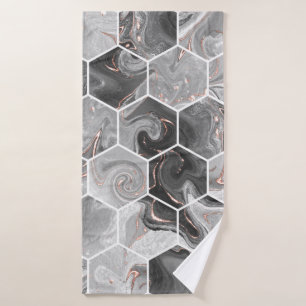 Marmorhexagon nahtlose Textur mit Goldmuster Badehandtuch