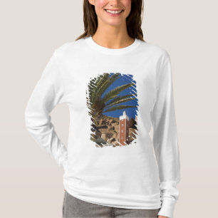 MAROKKO, Anti Atlas, Gebiet TAFRAOUTE: ADAI, Rot T-Shirt