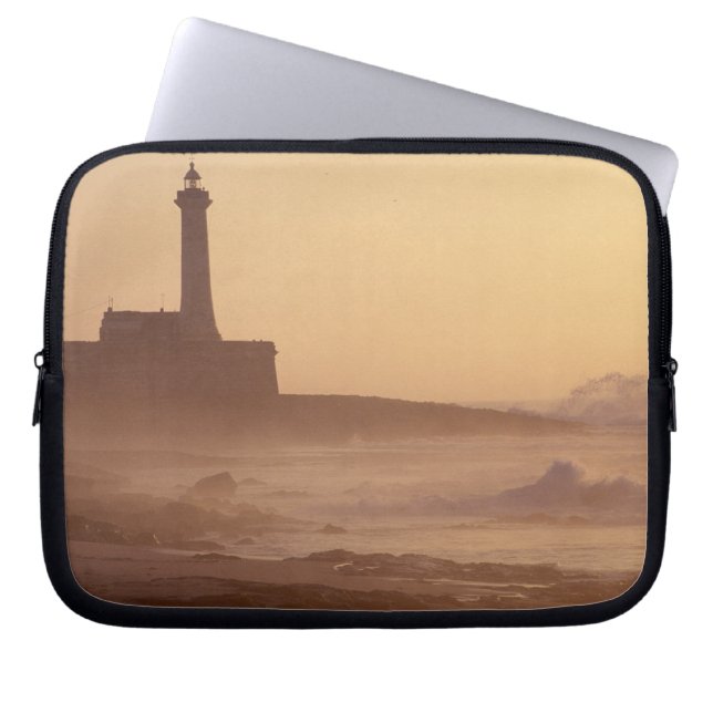 Marokko, Rabat, Leuchtturm bei Sonnenuntergang mit Laptopschutzhülle (Vorderseite)