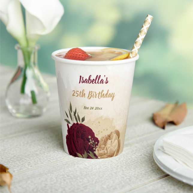 Maroon-Beige Pappbecher (In Situ)